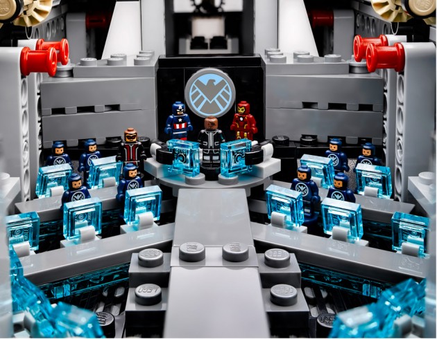 lego_avengers_shield_helicarrier_11