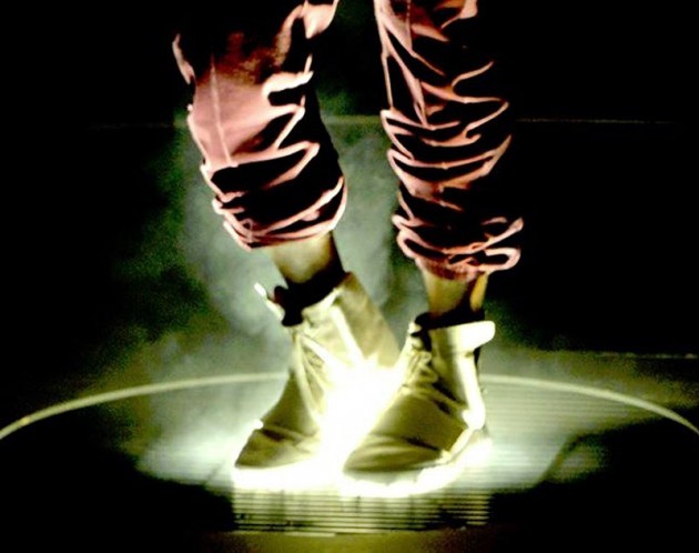 Kanye-West-x-Adidas-Originals-Yeezy-750-Boost-Sneakers-image-3-630x498