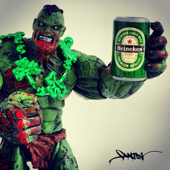 6_1_12_des-figurines-super-heros-marvel-mode-zombie