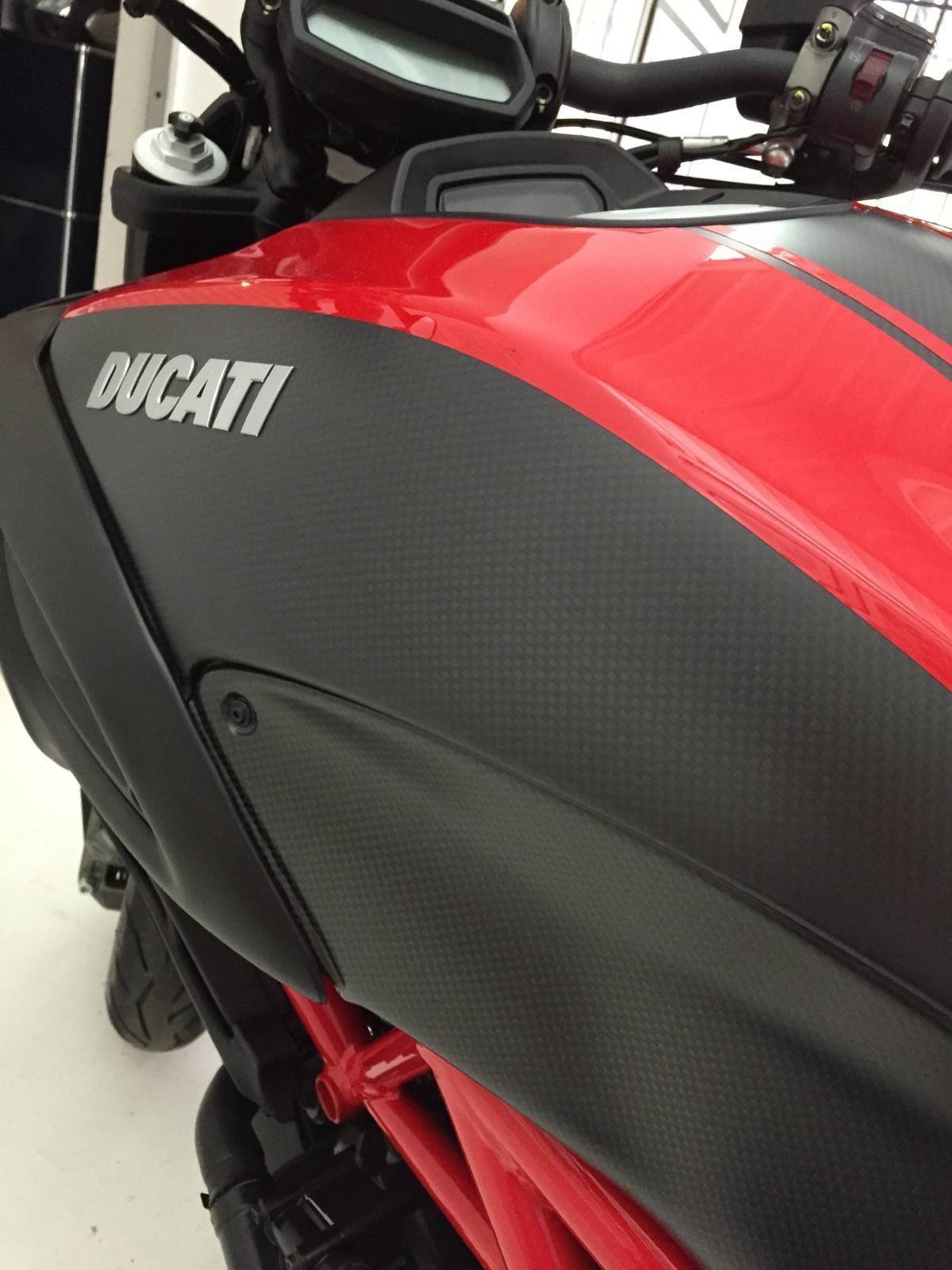 Ducati_Diavel_09
