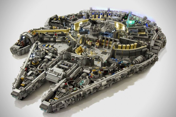 10000-Piece-LEGO-Millennium-Falcon-1