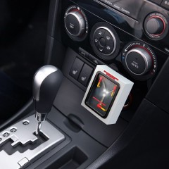 Un chargeur voiture au design du Convecteur temporel de Retour vers le Futur