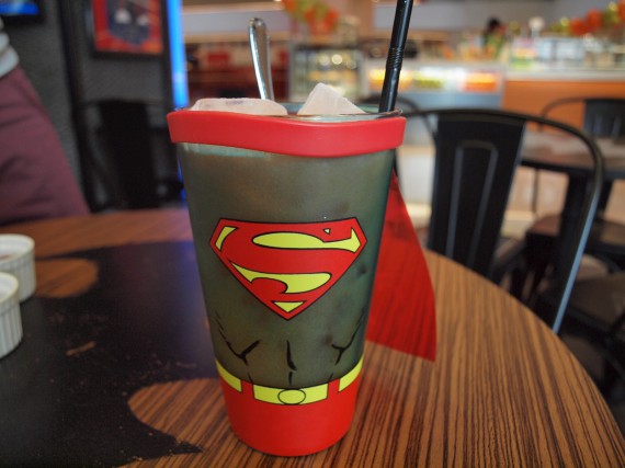 1_1_17_restaurant-officiel-comics-malaisie-superman-juice