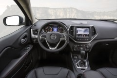 Making its debut on March 3 at the 2014 Geneva International Motor Show is the all-new Jeep Cherokee Trailhawk model available in the 3.2L automatic. The standard off-road package is Trail Rated based on Jeep brand’s 5 Performance Test Categories: Articulation, Water Fording, Traction, Ground Clearance and Maneuverability.