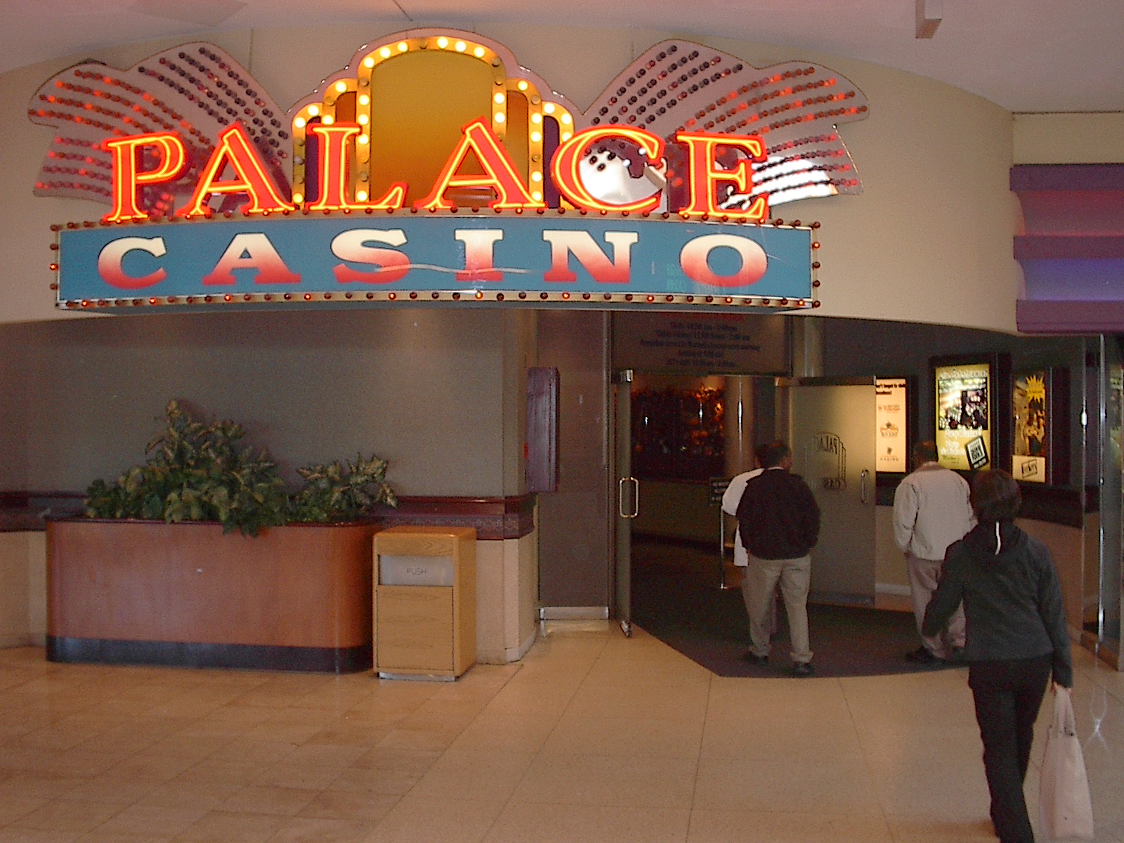 Palace_Casino,_West_Edmonton_Mall_(2005)