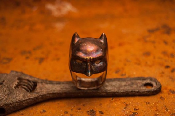 1_1_10_createur-sublimes-bijoux-rend-hommage-aux-personnages-pop-culture