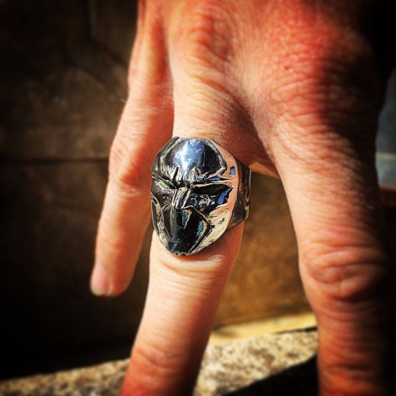 1_1_14_createur-sublimes-bijoux-rend-hommage-aux-personnages-pop-culture