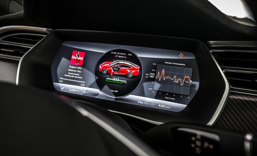 2015-Tesla-Model-S-P85D-135-876x535