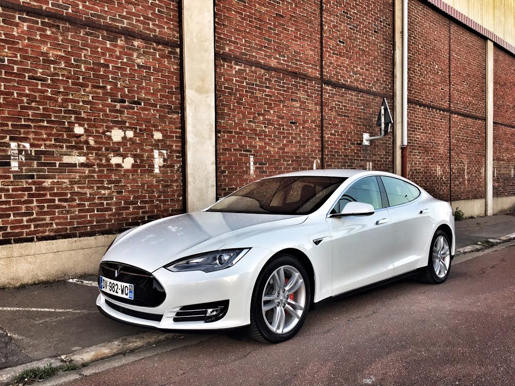 Tesla-cover