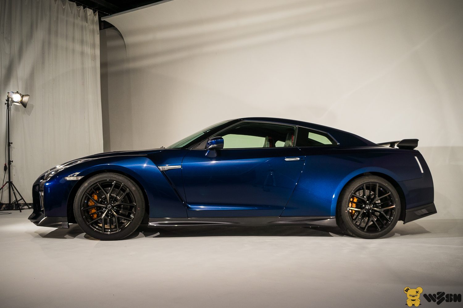 Nissan-GTR-2017-11