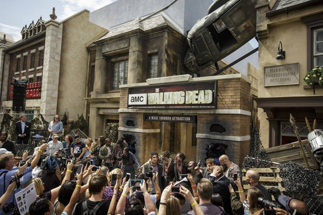 the-walking-dead-attraction-102