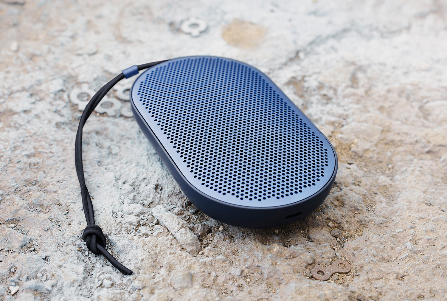 BeoplayP2_product_page_desktop_gallery_02_large