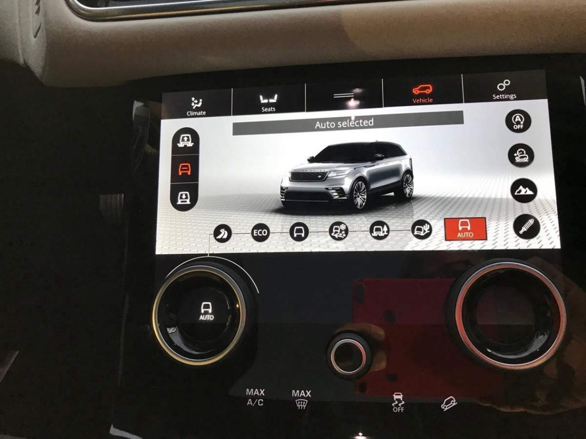 Range-Rover_Velar_18