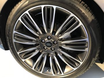 Range-Rover_Velar_23