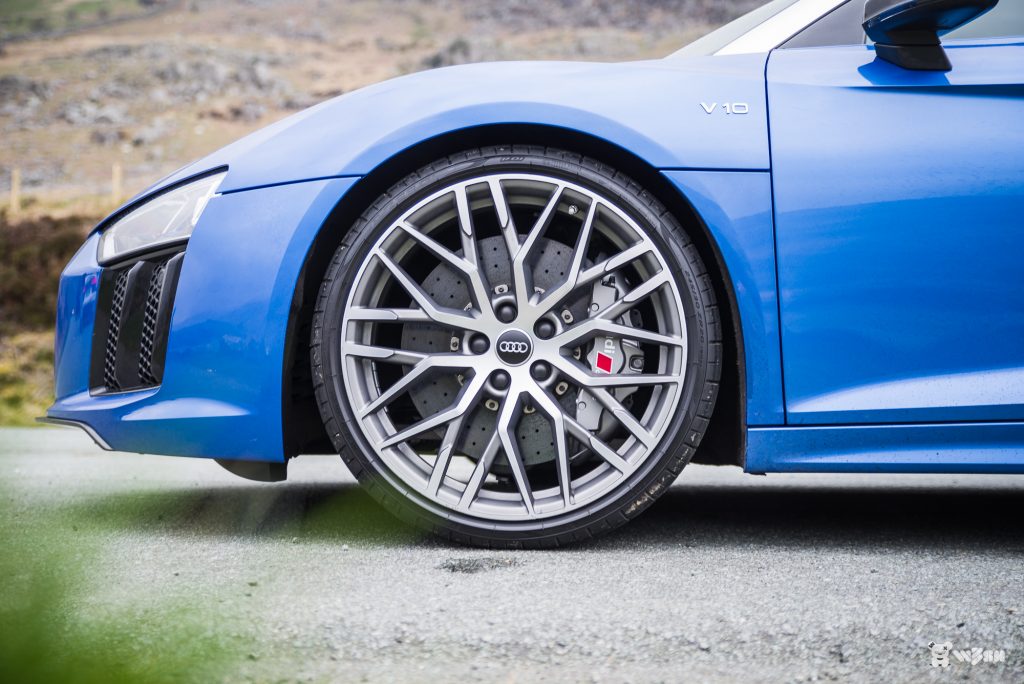 Audi-R8-Spyder-10