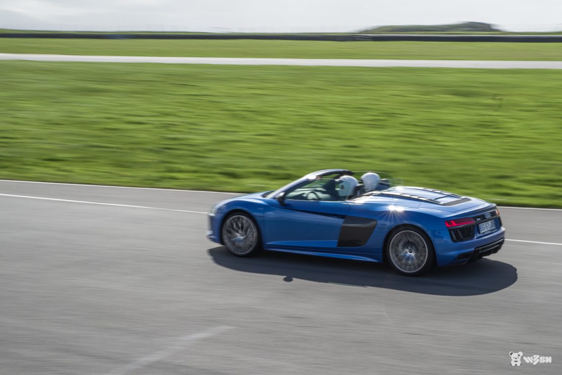 Audi-R8-Spyder-23