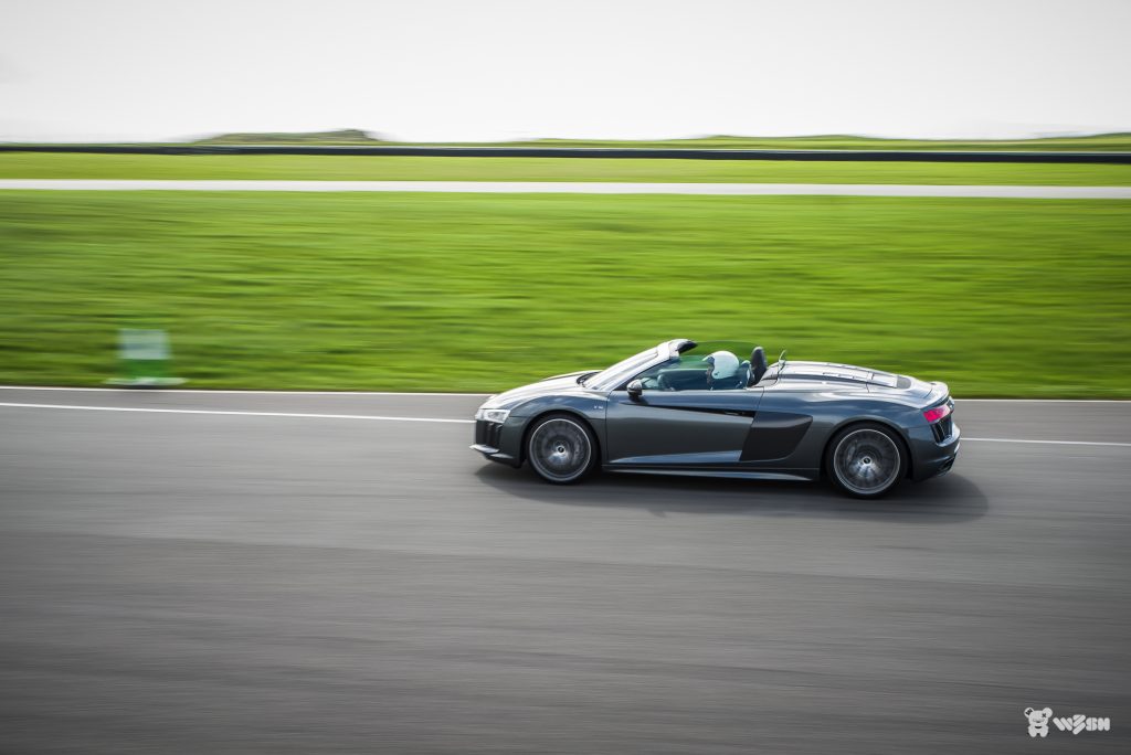 Audi-R8-Spyder-25