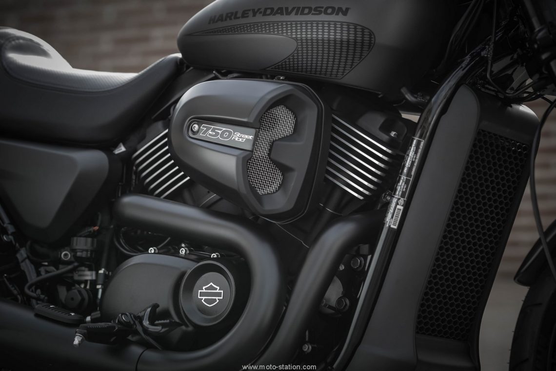 Harley-Davidson-Street-Rod-2017-10-Copier