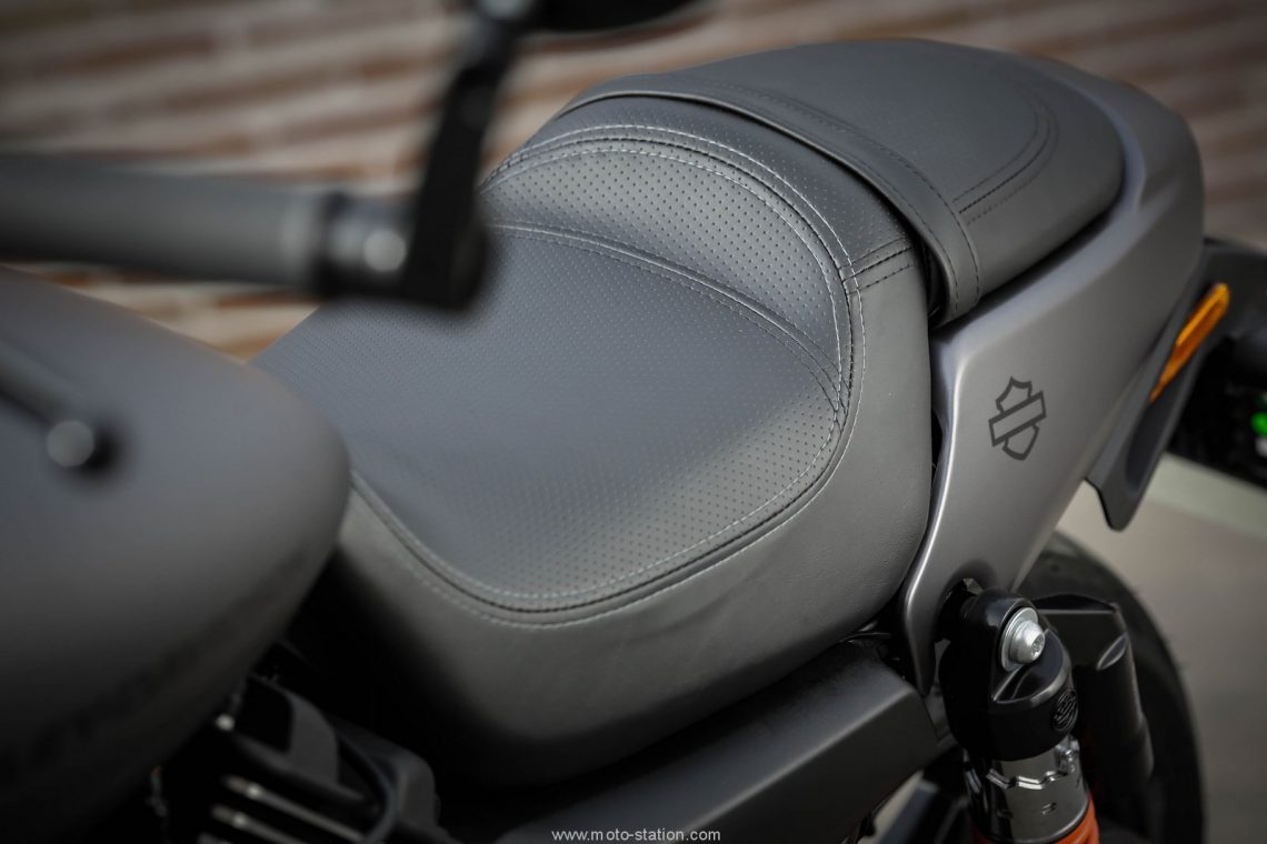 Harley-Davidson-Street-Rod-2017-12-Copier