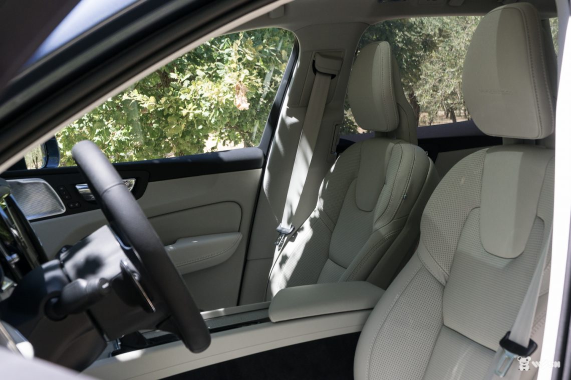 Volvo-XC60-25