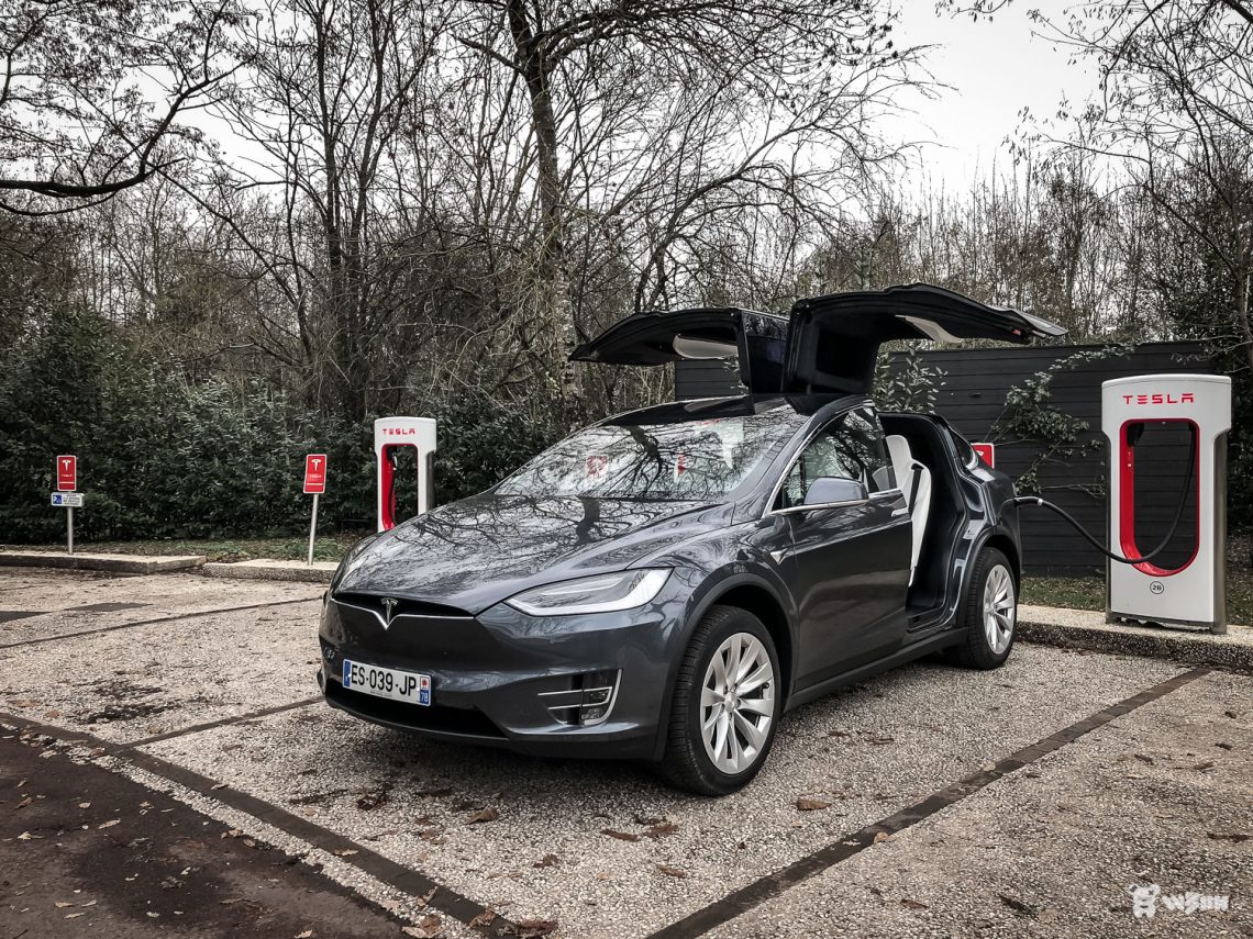 TESLA-Model-X-100D-17