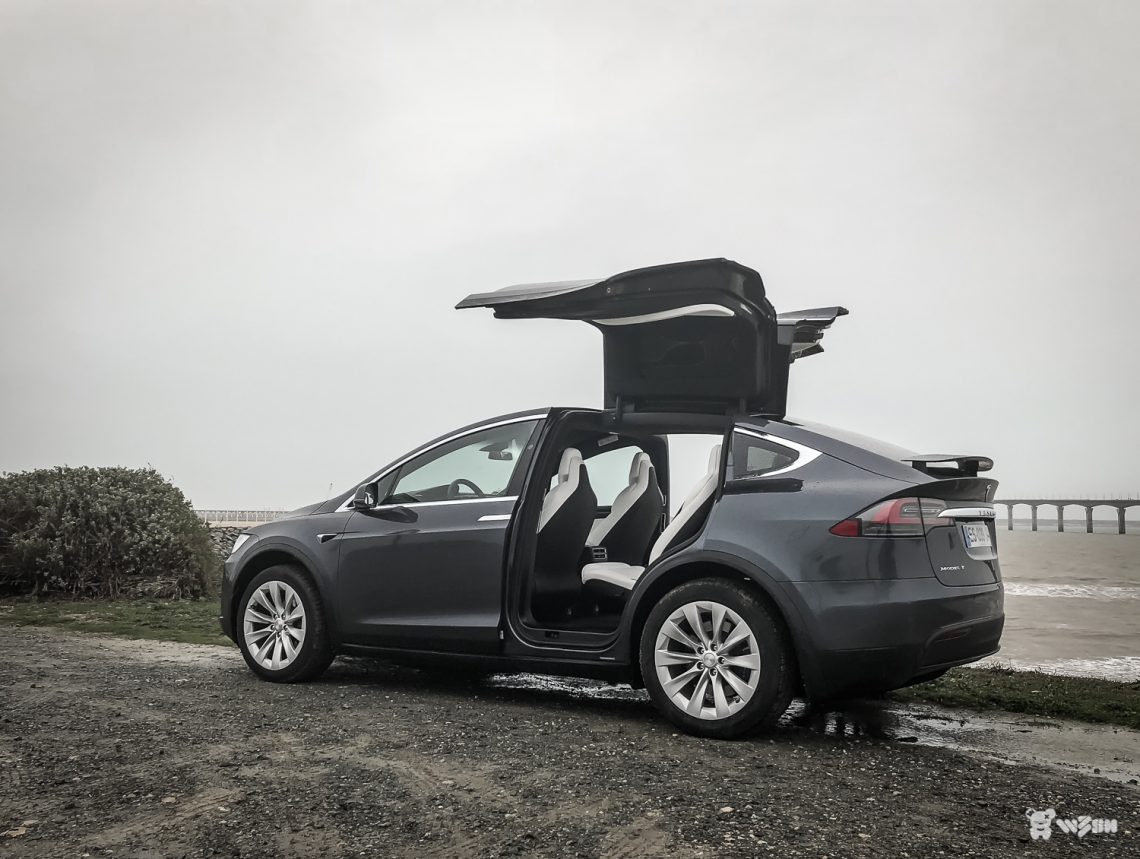 TESLA-Model-X-100D-26