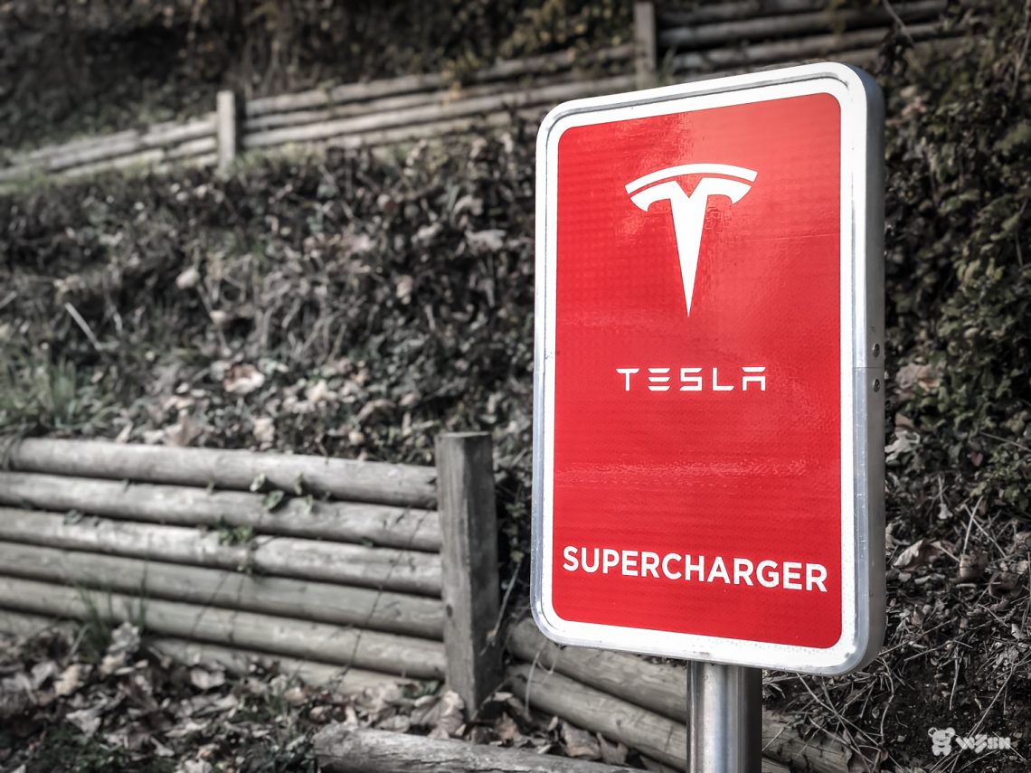 TESLA-Model-X-100D-4