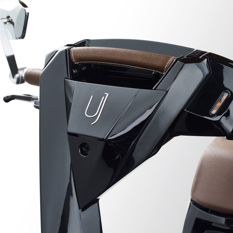 Ujet_Scooters_front face