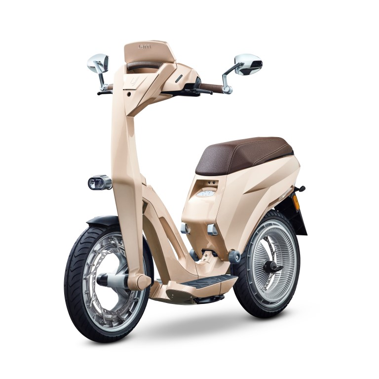 Ujet_Scooters_side shibuya gold