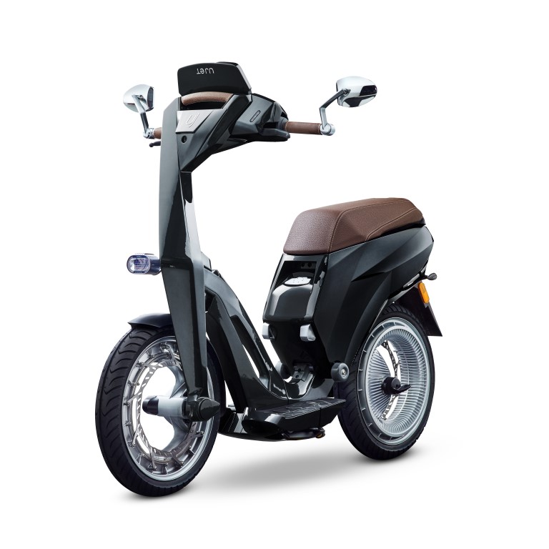 Ujet_Scooters_side uptown black