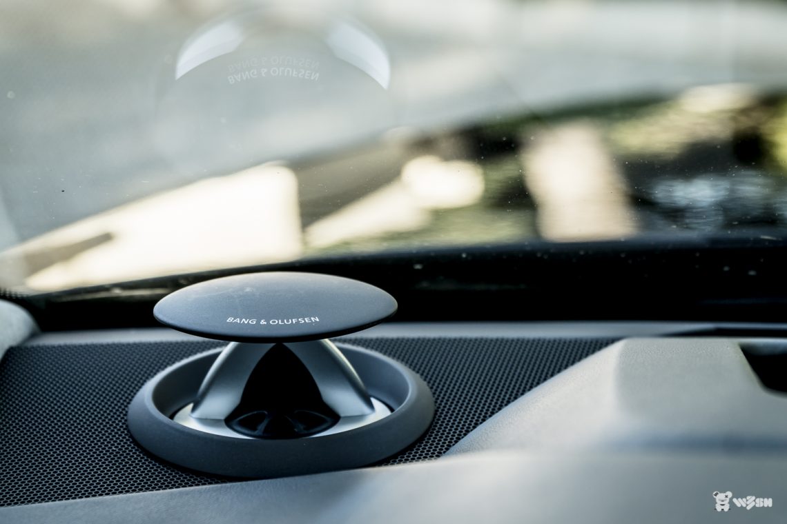 AUDI-A8L-22