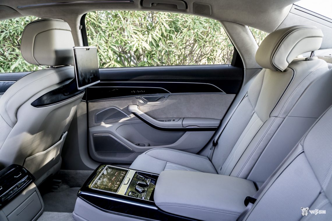 AUDI-A8L-29
