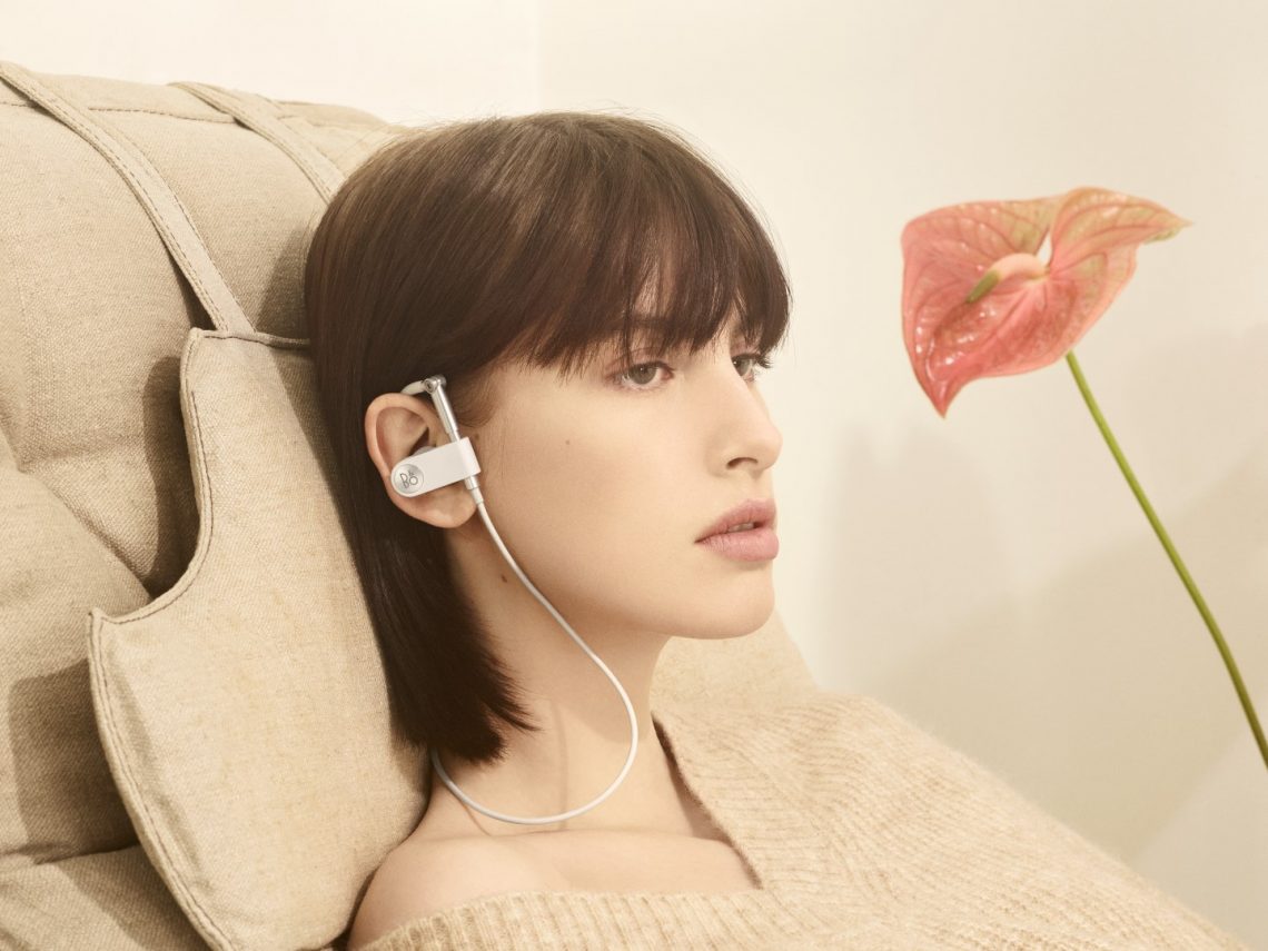 2018_02_Earset_White_1