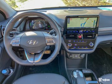 Hyundai-IONIQ-electric-11