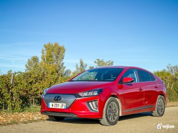 Hyundai-IONIQ-electric-2
