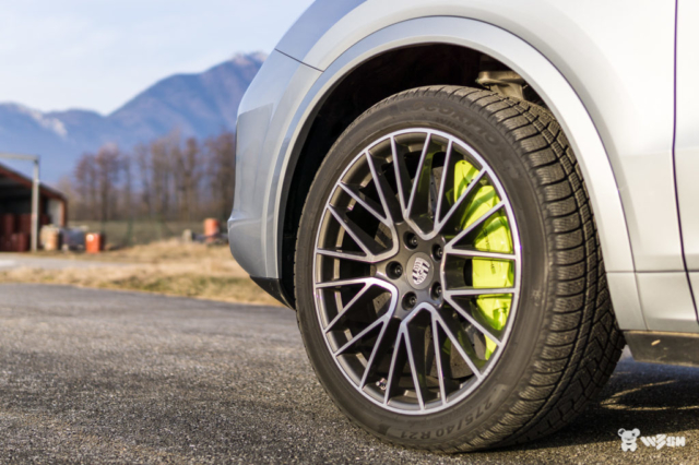 Porsche-Cayenne-Turbo-S-14