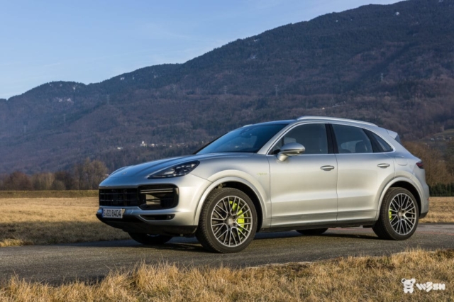 Porsche-Cayenne-Turbo-S-6