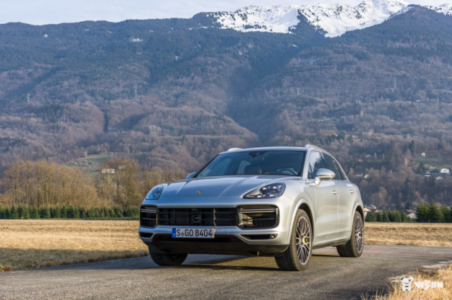 Porsche-Cayenne-Turbo-S-8