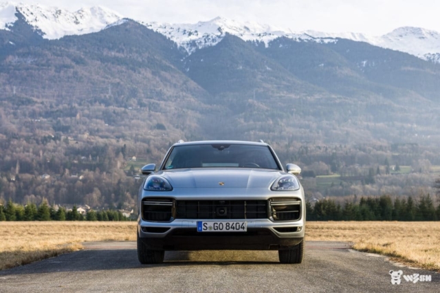 Porsche-Cayenne-Turbo-S-9
