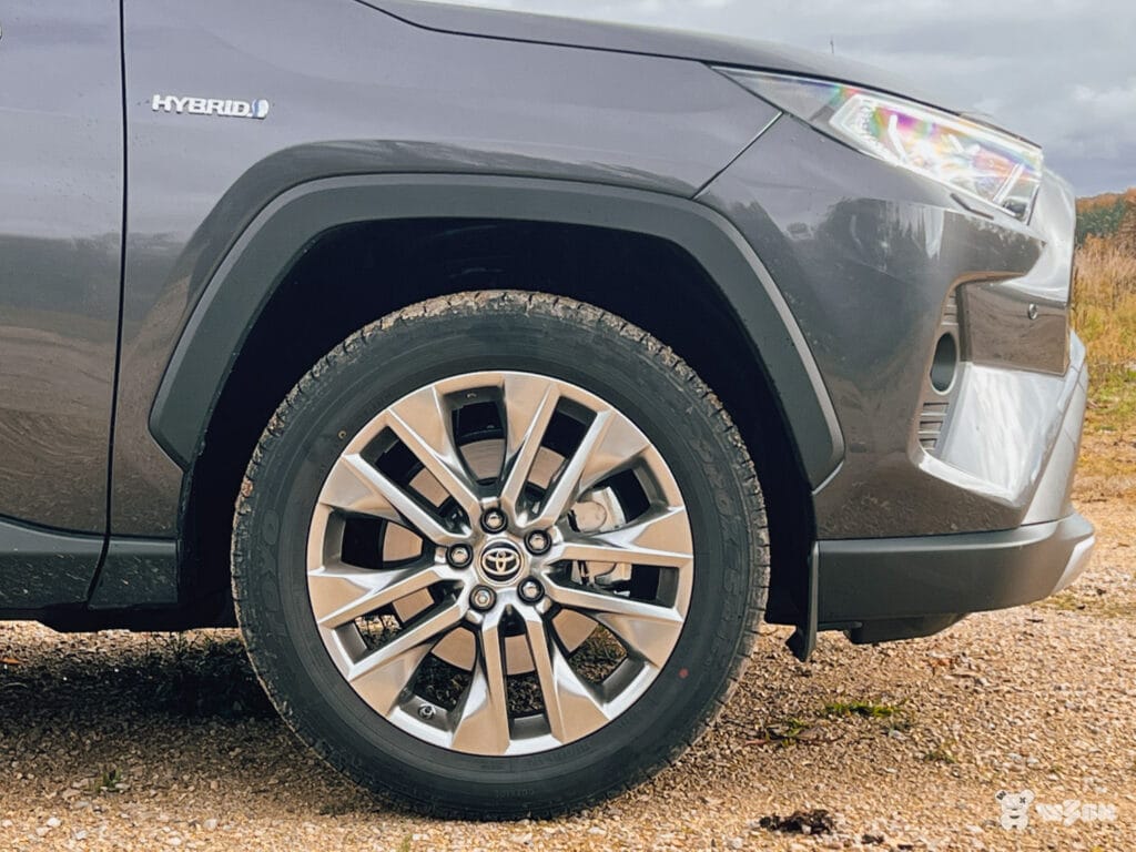 W3SH-Toyota-RAV4-13