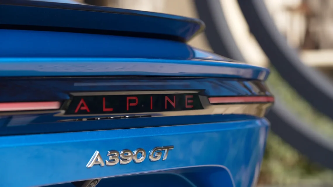 Alpine_A390GT_arrie?re-zoom