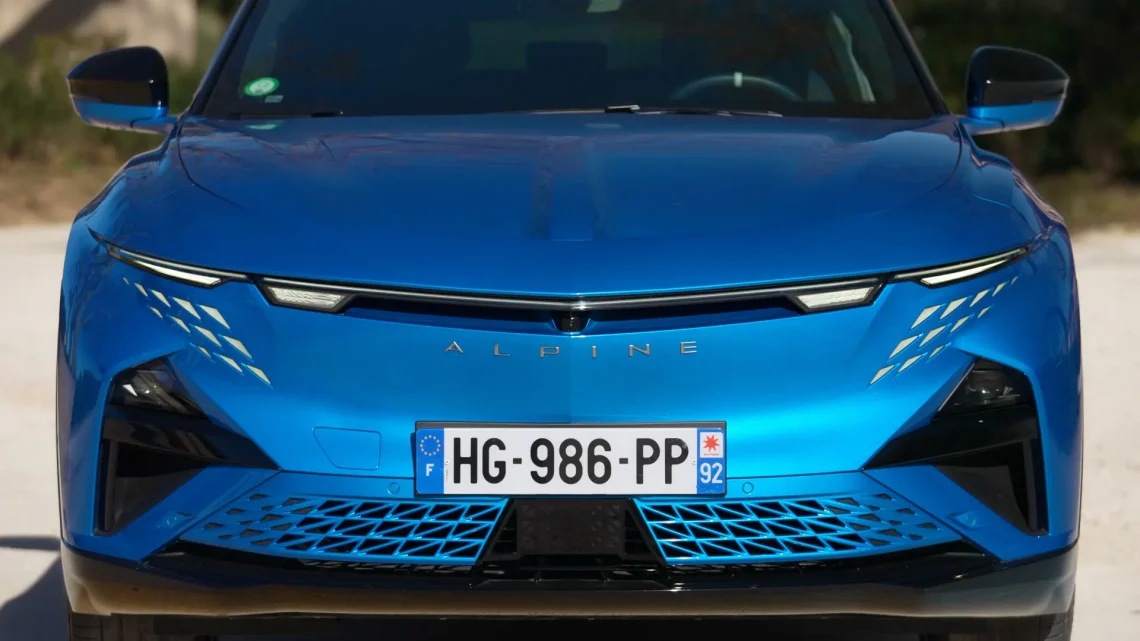 Alpine_A390GT_face-zoom